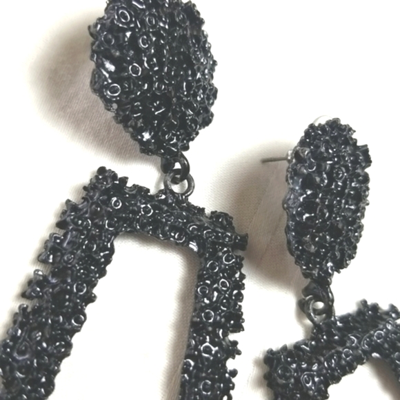 Black Metal Dangly Earrings - Picture 2 of 4